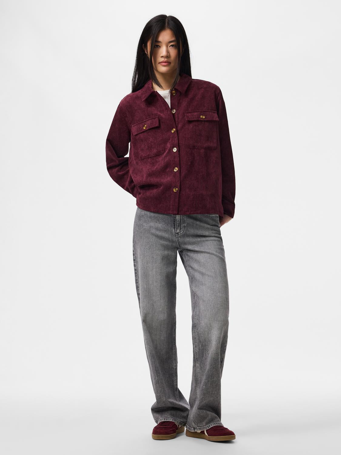 model_shot-front_full